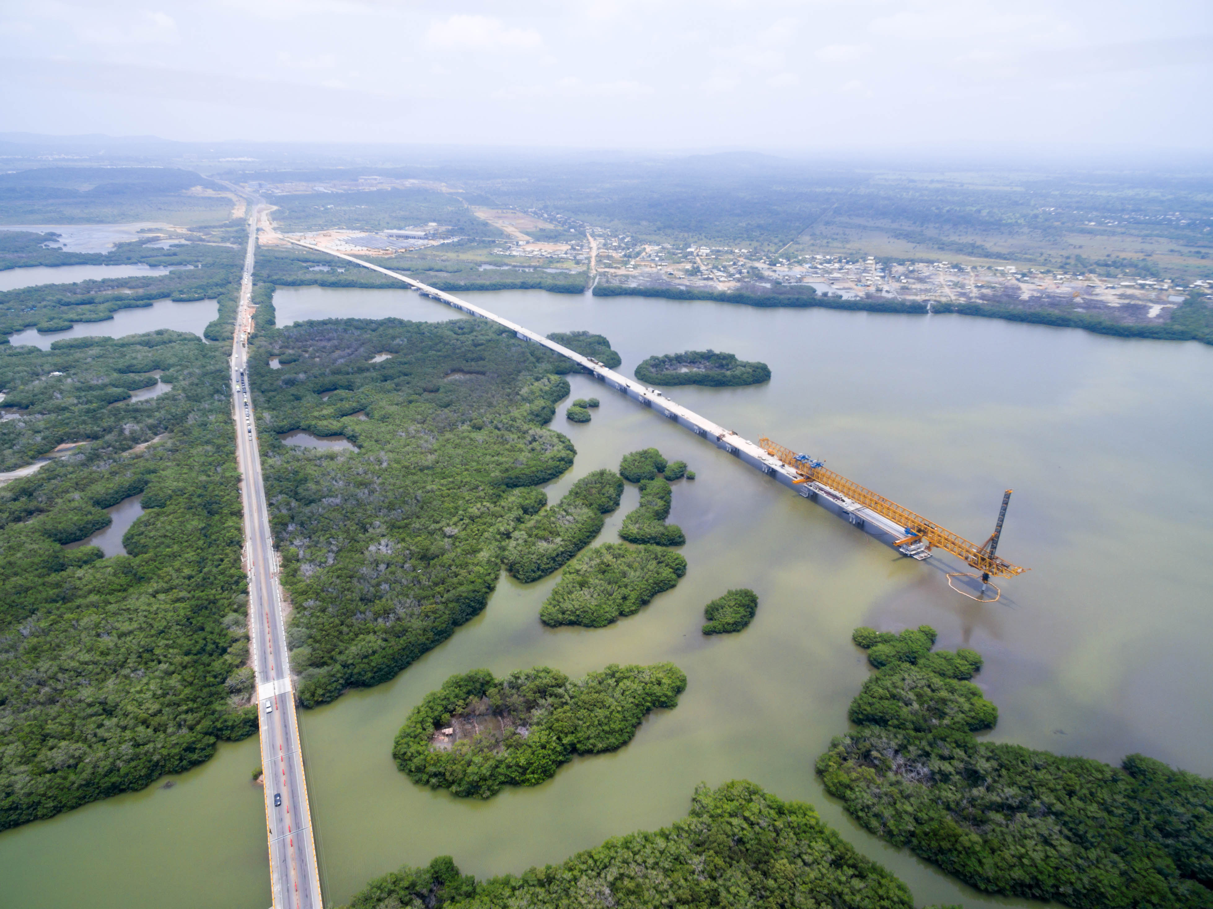 El Viaducto ya avanza a un costado de la Ciénaga de La Virgen.