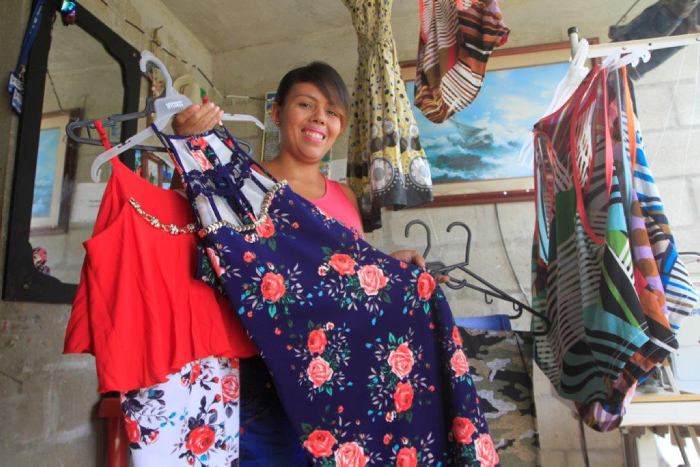 Glenis Meneses Muñoz, confeccionista de ropa.