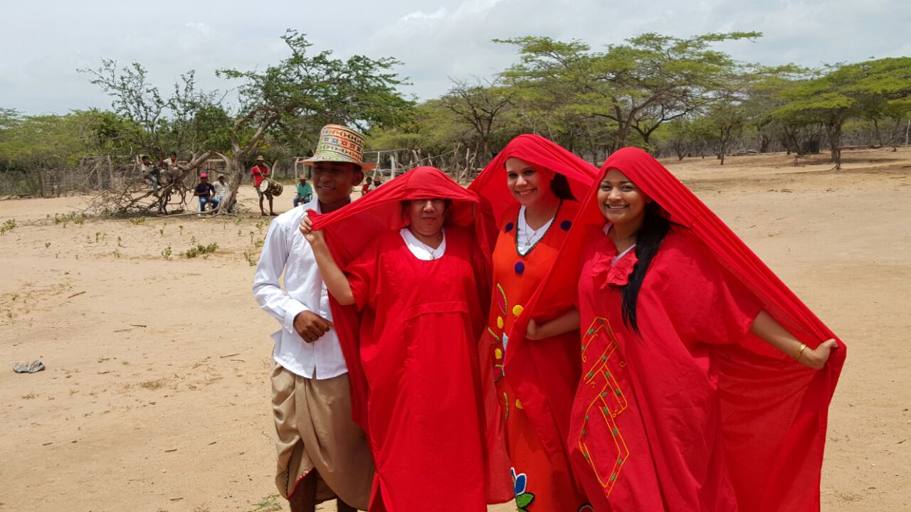 Actividad de Totto, realizada con la comunidad wayuu en Uribia.