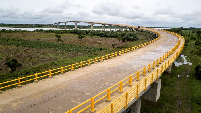 Trabajos en las vías de acceso a los puentes Celeste y Santa Lucía. Incluyen drenaje. // CORTESÍA